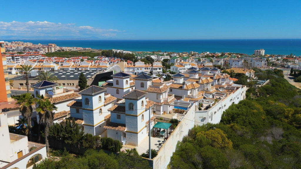 Detached Villa La Mata Alicante - image 27
