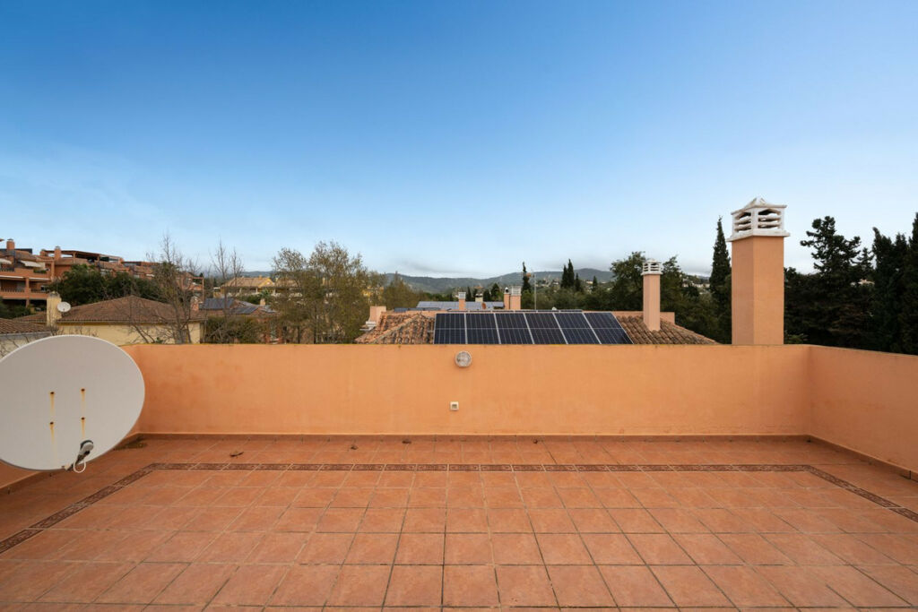 Detached Villa Elviria Málaga - image 24