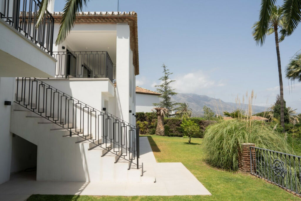 Detached Villa Nueva Andalucía Málaga - image 21