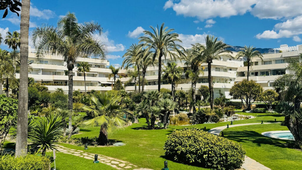 Middle Floor Apartment Puerto Banús Málaga - image 21