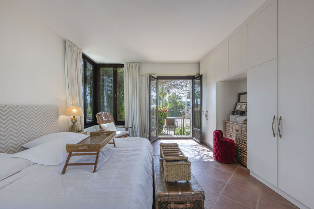 Detached Villa Sotogrande Cádiz - image 21