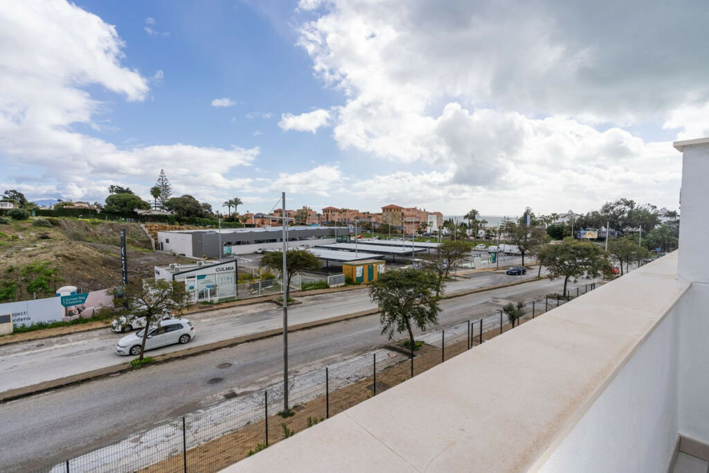 Middle Floor Apartment Estepona Málaga - image 21