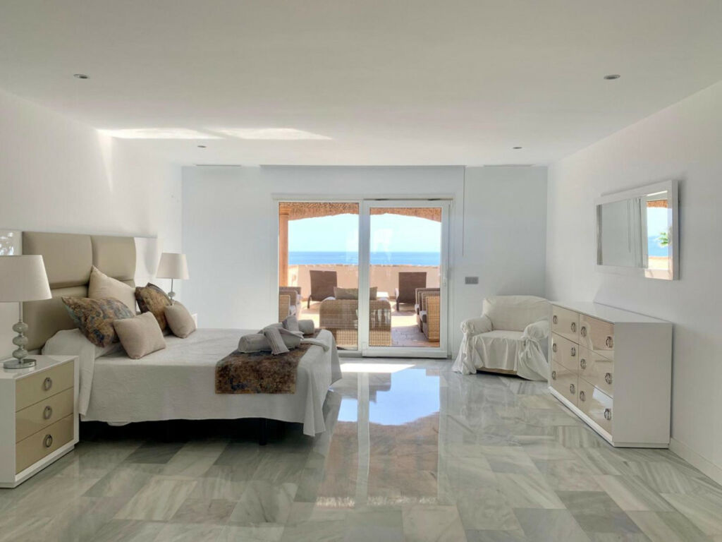 Detached Villa Calahonda Málaga - image 21