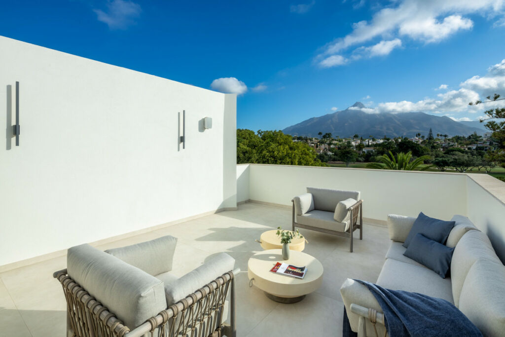 Detached Villa Nueva Andalucía Málaga - image 21