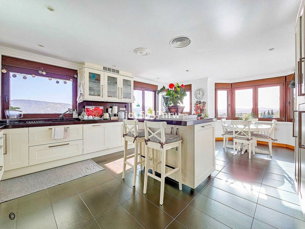 Detached Villa Pinoso Alicante - image 21