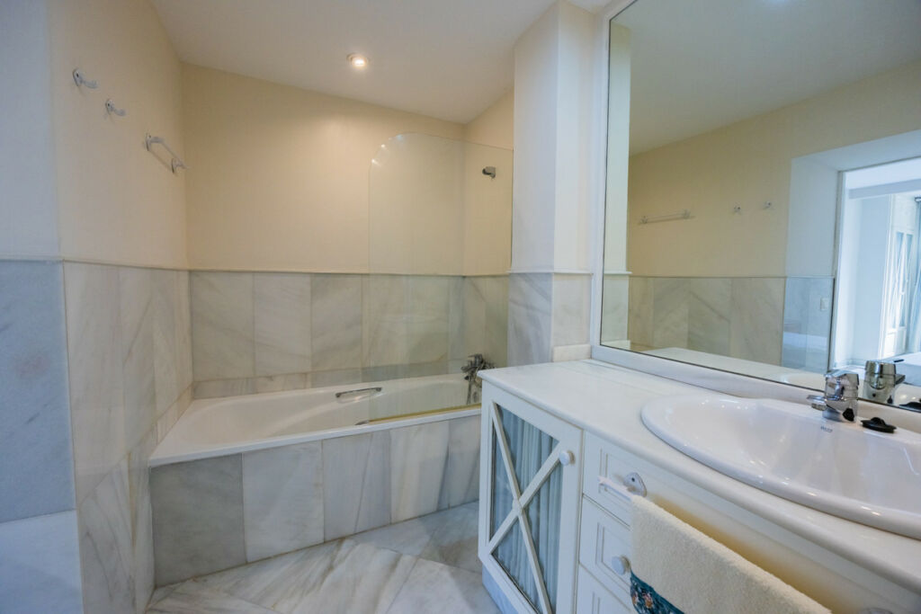 Middle Floor Apartment Marbella Málaga - image 22