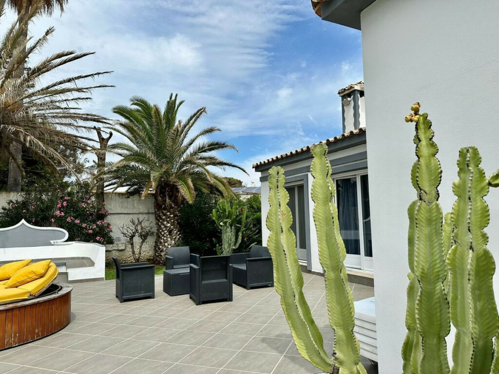 Detached Villa Estepona Málaga - image 22