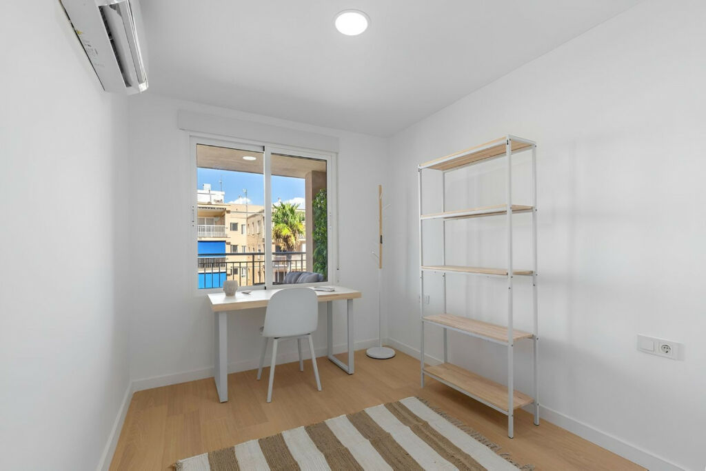 Middle Floor Apartment Torrevieja Alicante - image 22