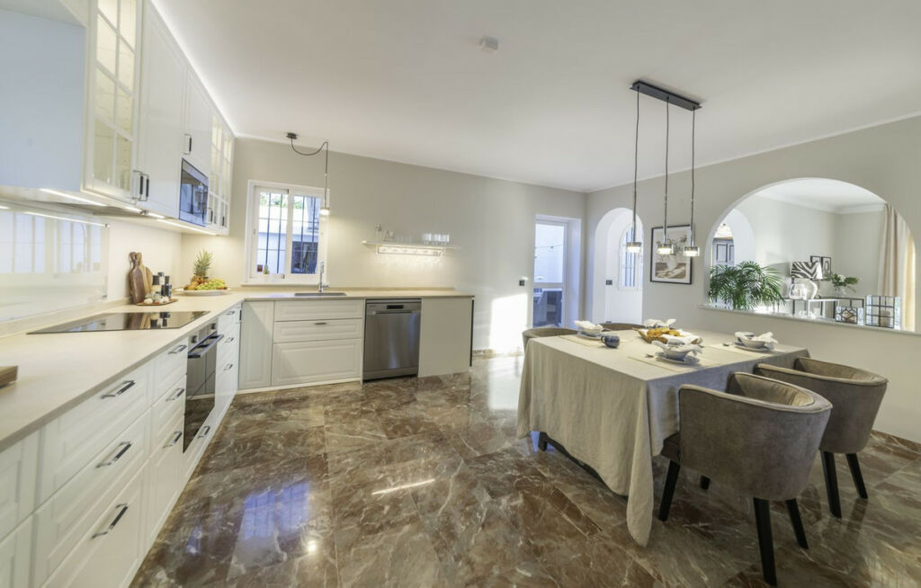 Detached Villa Sierrezuela Málaga - image 22