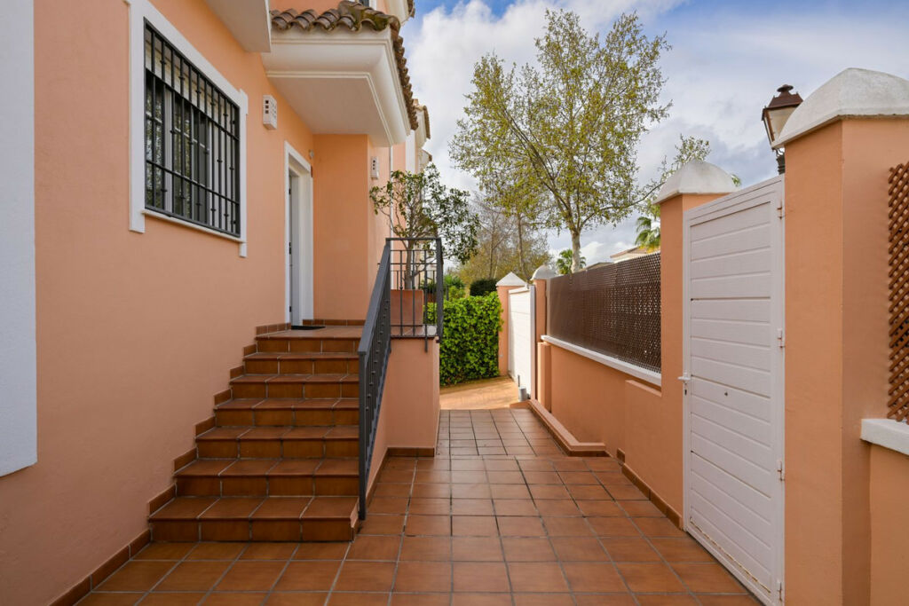 Detached Villa Elviria Málaga - image 25