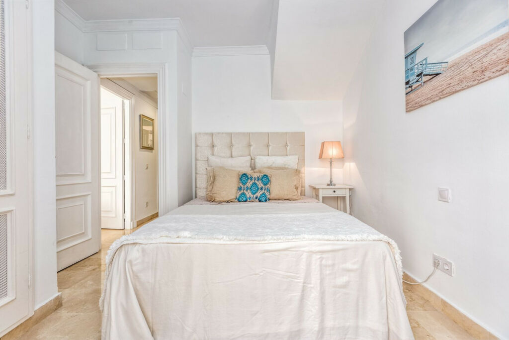 Townhouse Aloha Málaga - image 22
