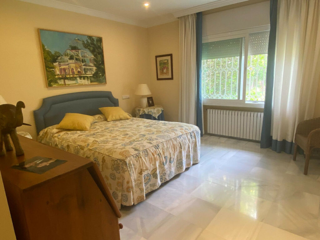 Detached Villa Guadalmina Baja Málaga - image 22