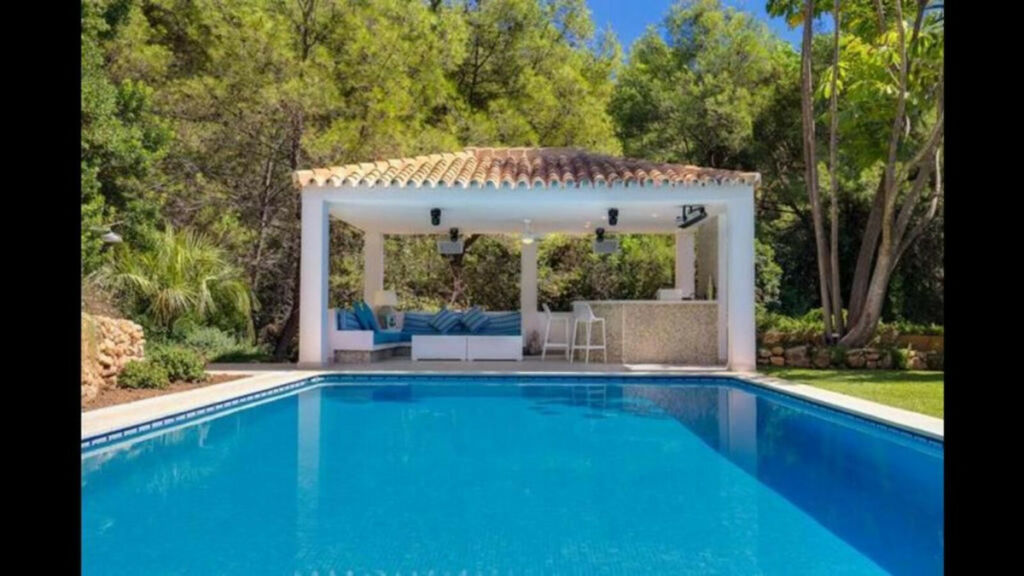Detached Villa The Golden Mile Málaga - image 22