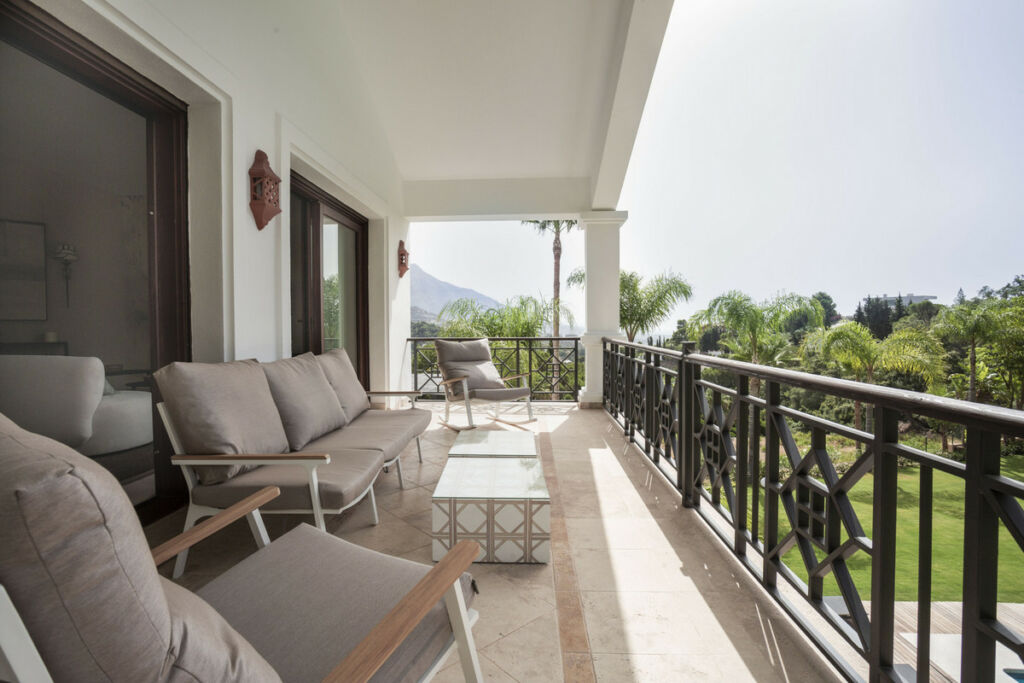 Detached Villa El Madroñal Málaga - image 22