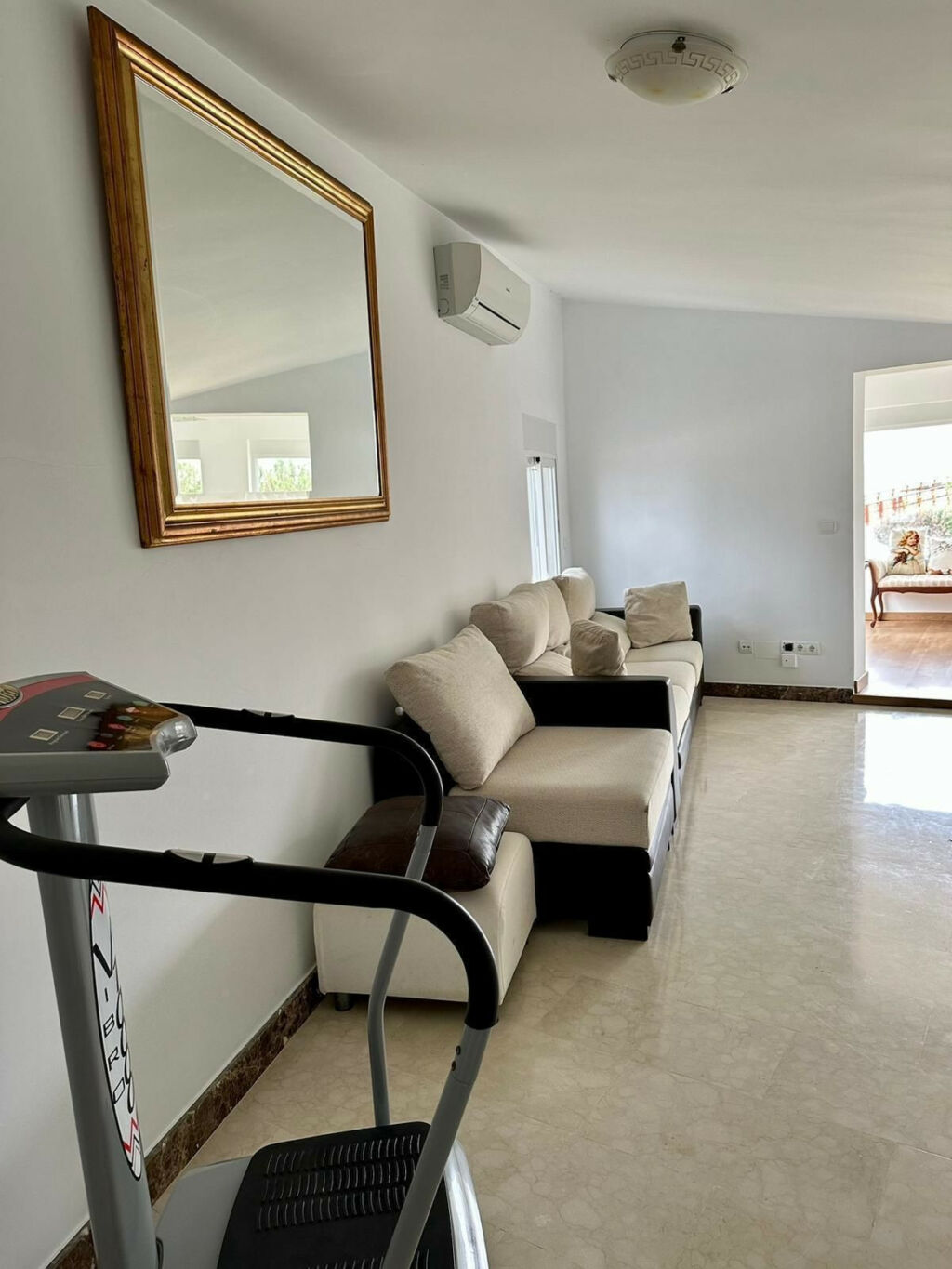 Detached Villa Estepona Málaga - image 23