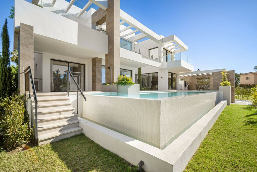 Detached Villa Marbesa Málaga - image 36