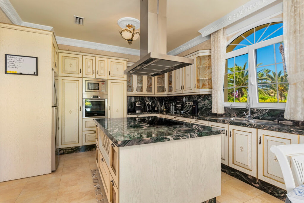 Detached Villa Playa Flamenca Alicante - image 23