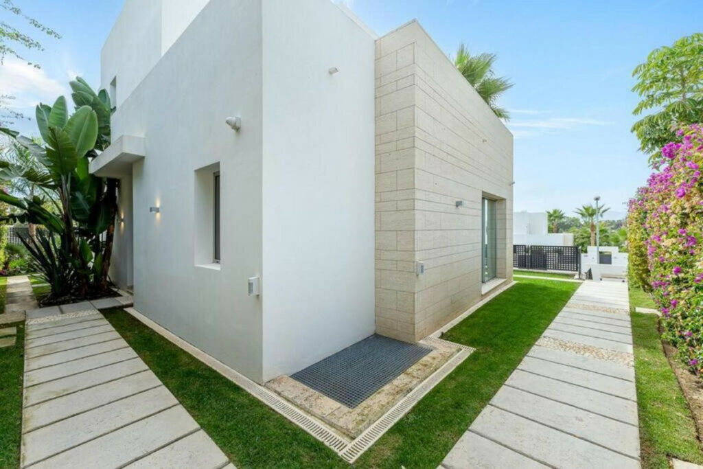 Detached Villa Río Real Málaga - image 23
