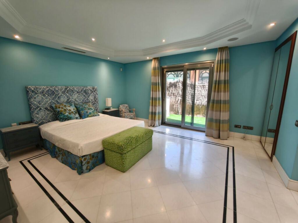 Ground Floor Apartment Puerto Banús Málaga - image 23