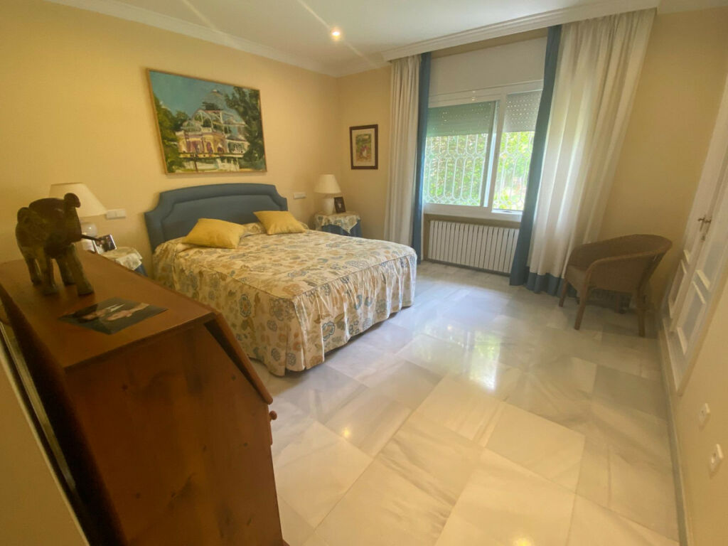 Detached Villa Guadalmina Baja Málaga - image 23