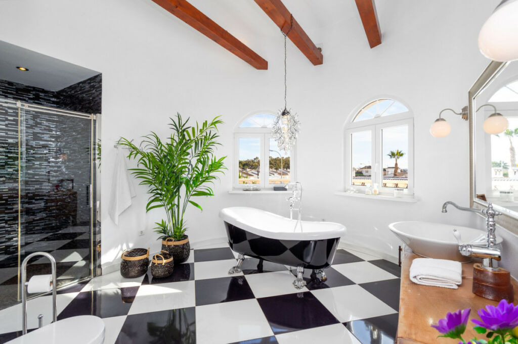Detached Villa Torrevieja Alicante - image 23