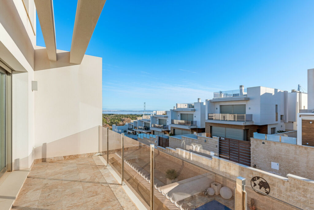 Detached Villa Villamartin Alicante - image 22