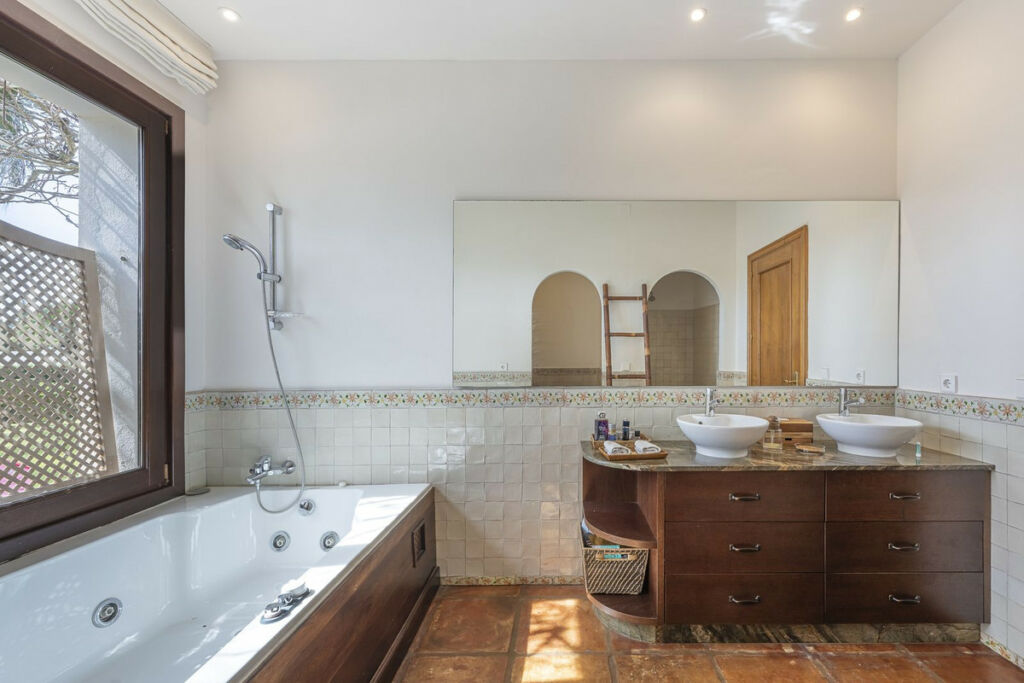 Detached Villa Sotogrande Cádiz - image 23