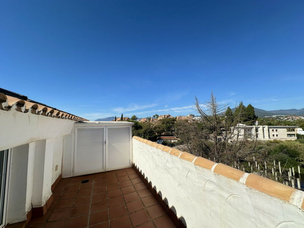 Penthouse Duplex Nueva Andalucía Málaga - image 23
