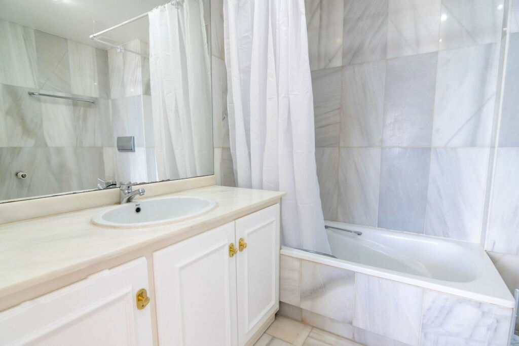 Townhouse Estepona Málaga - image 23