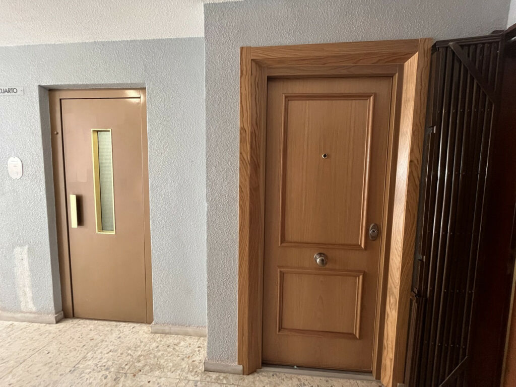 Middle Floor Apartment Torrevieja Alicante - image 24
