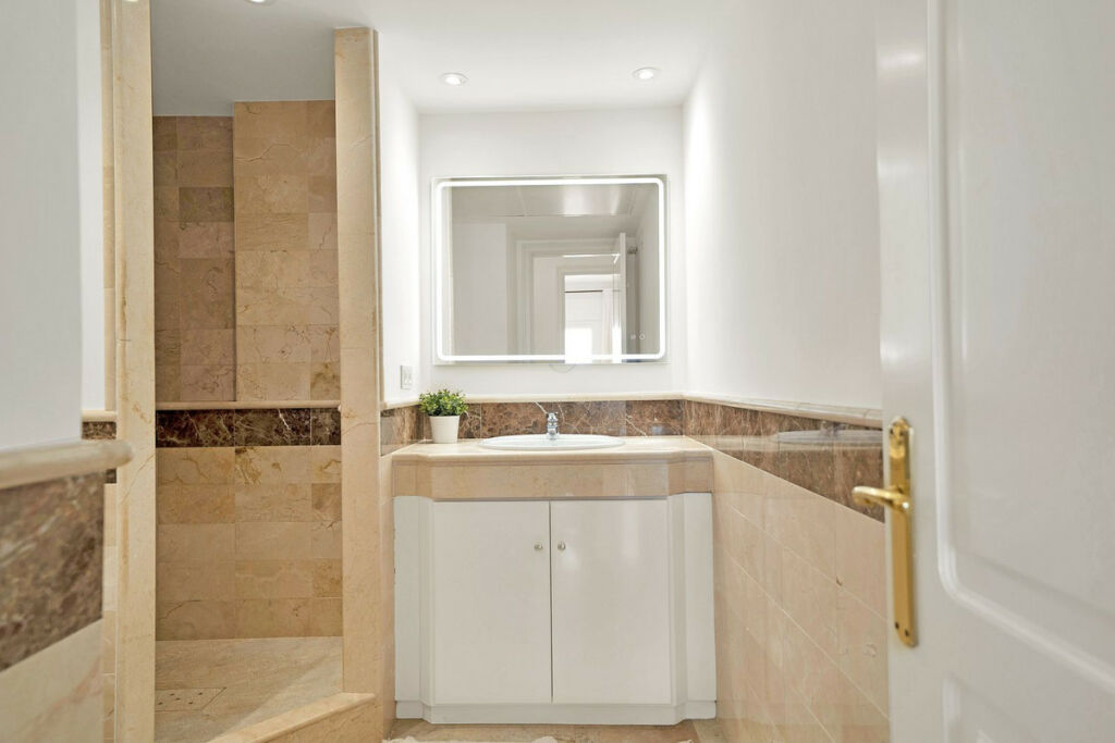 Middle Floor Apartment Elviria Málaga - image 24