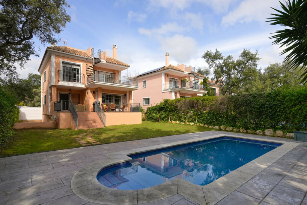 Detached Villa Elviria Málaga - image 2