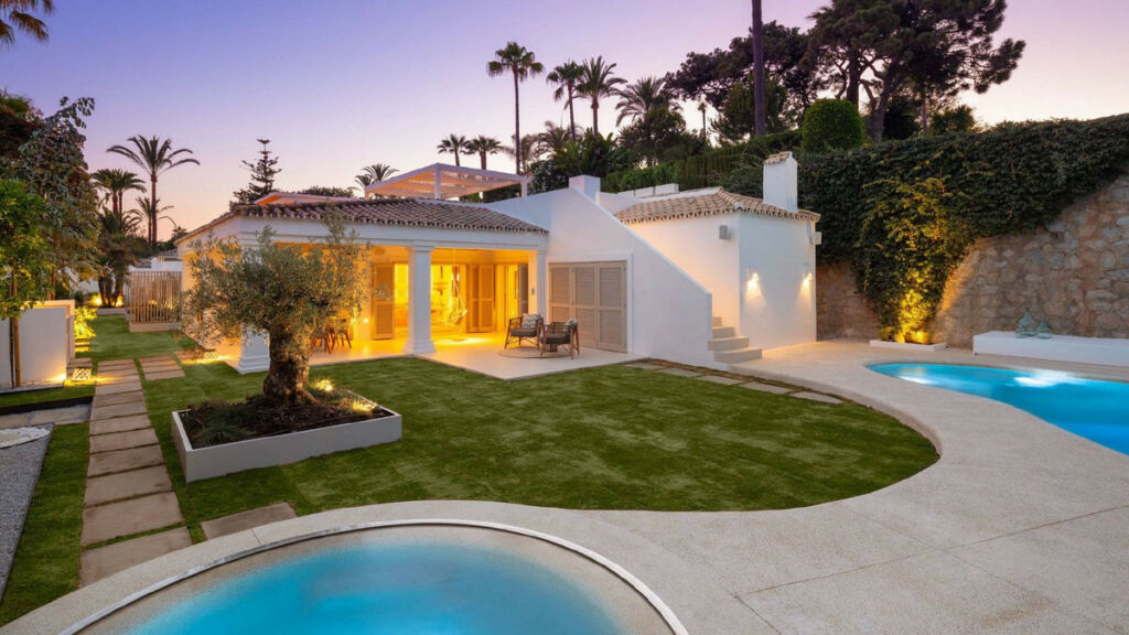 Detached Villa The Golden Mile Málaga - image 24