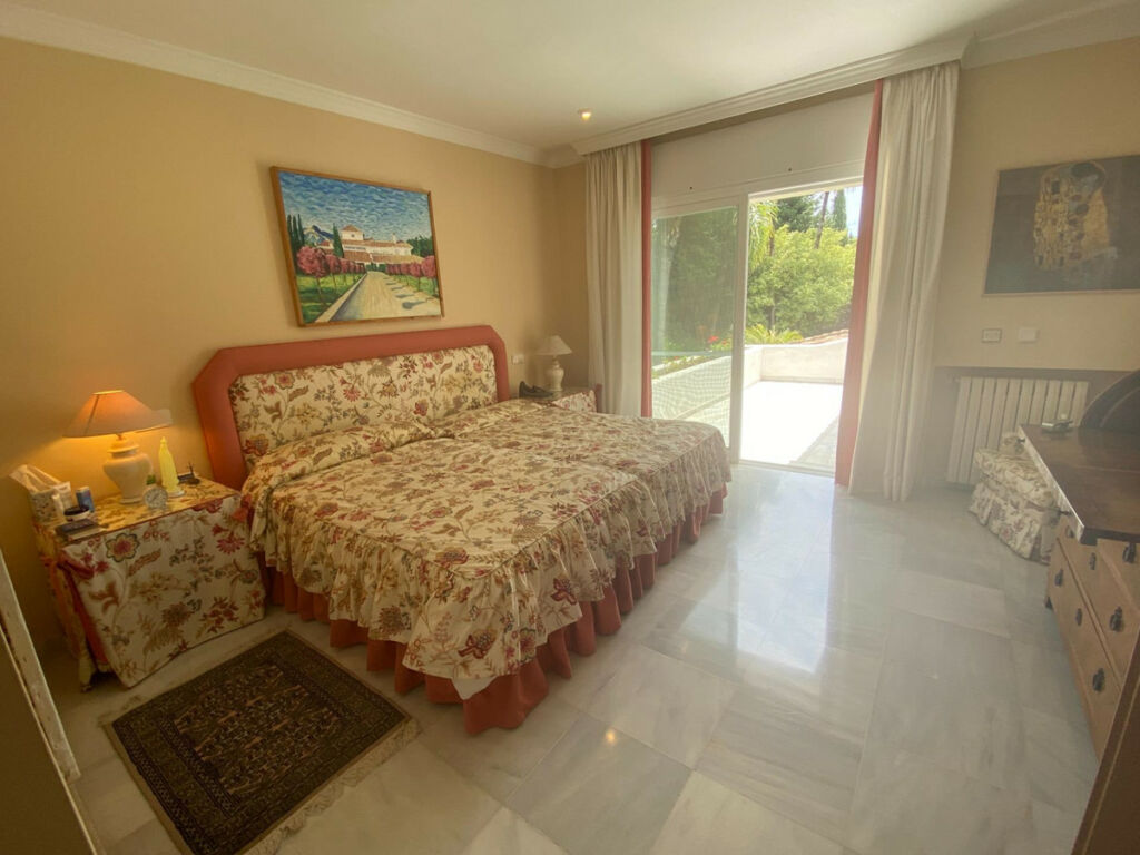 Detached Villa Guadalmina Baja Málaga - image 24