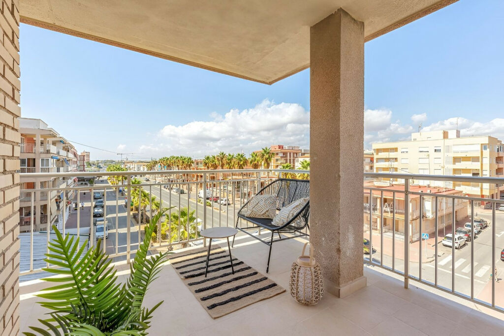 Middle Floor Apartment Torrevieja Alicante - image 25