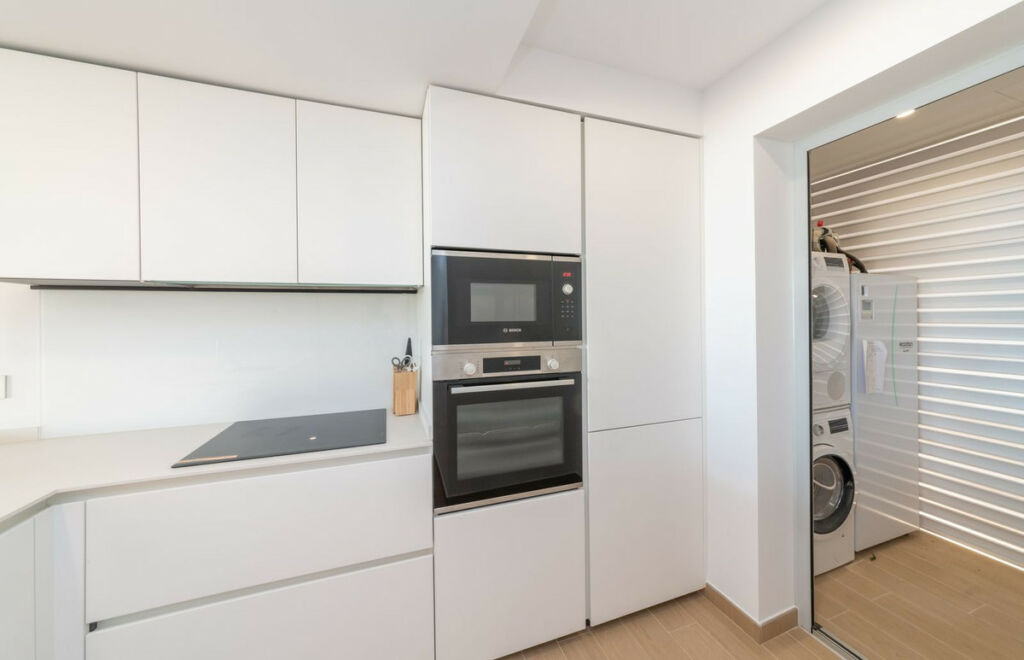 Middle Floor Apartment Carvajal Málaga - image 25