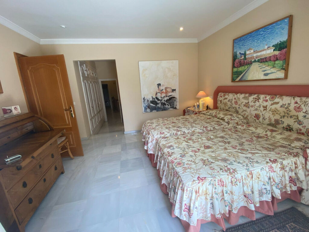Detached Villa Guadalmina Baja Málaga - image 25