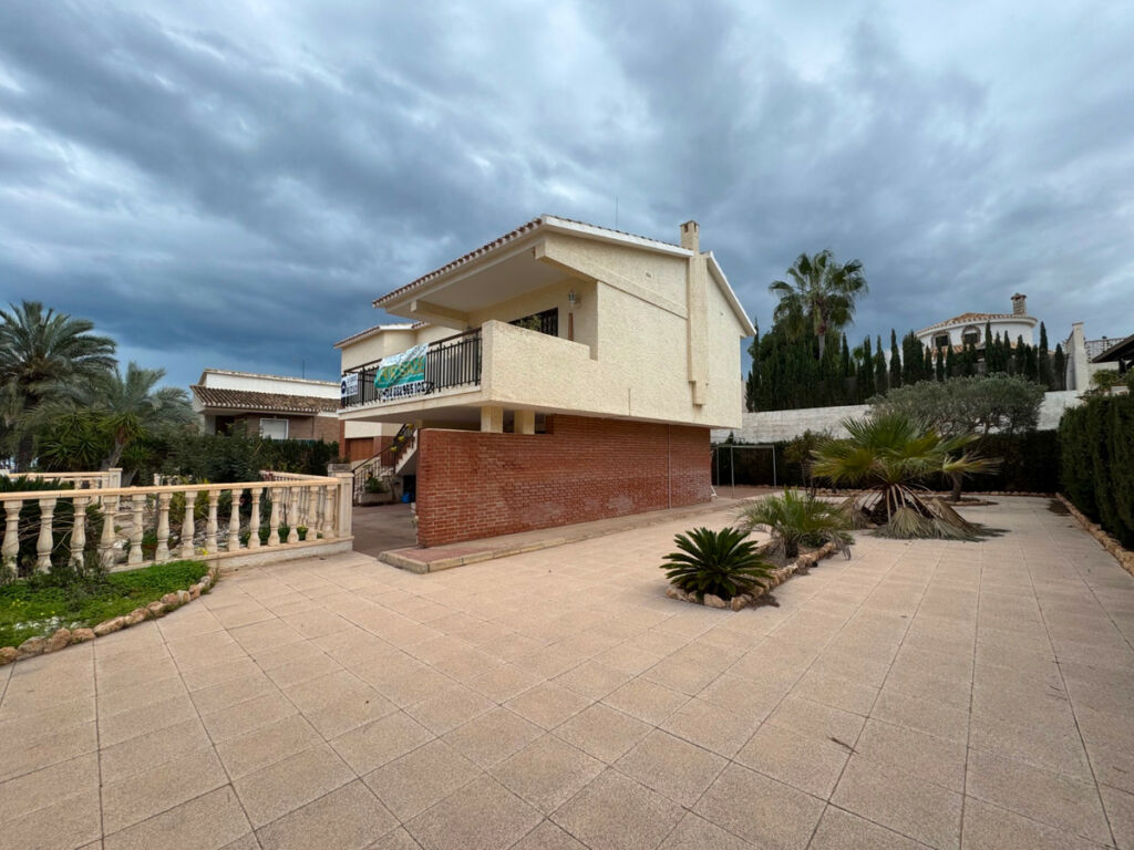 Detached Villa La Zenia Alicante - image 28