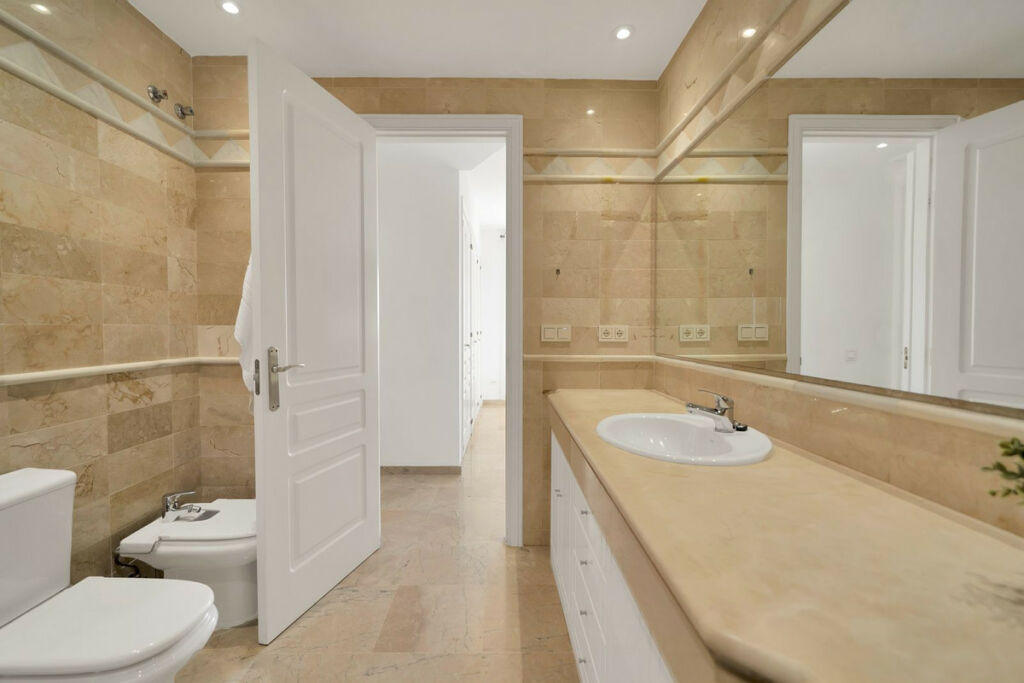 Middle Floor Apartment Elviria Málaga - image 25