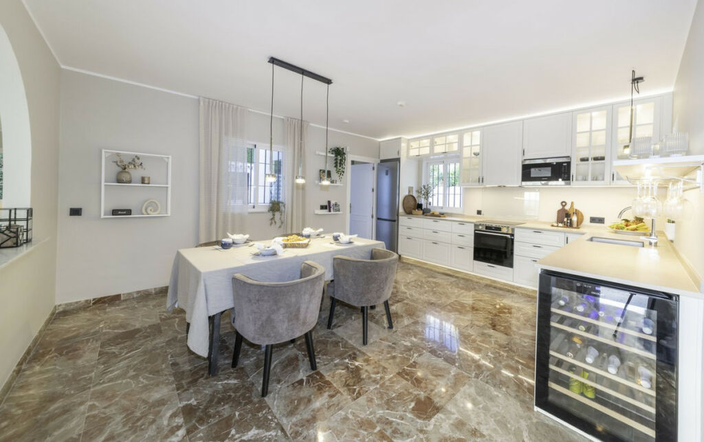 Detached Villa Sierrezuela Málaga - image 25