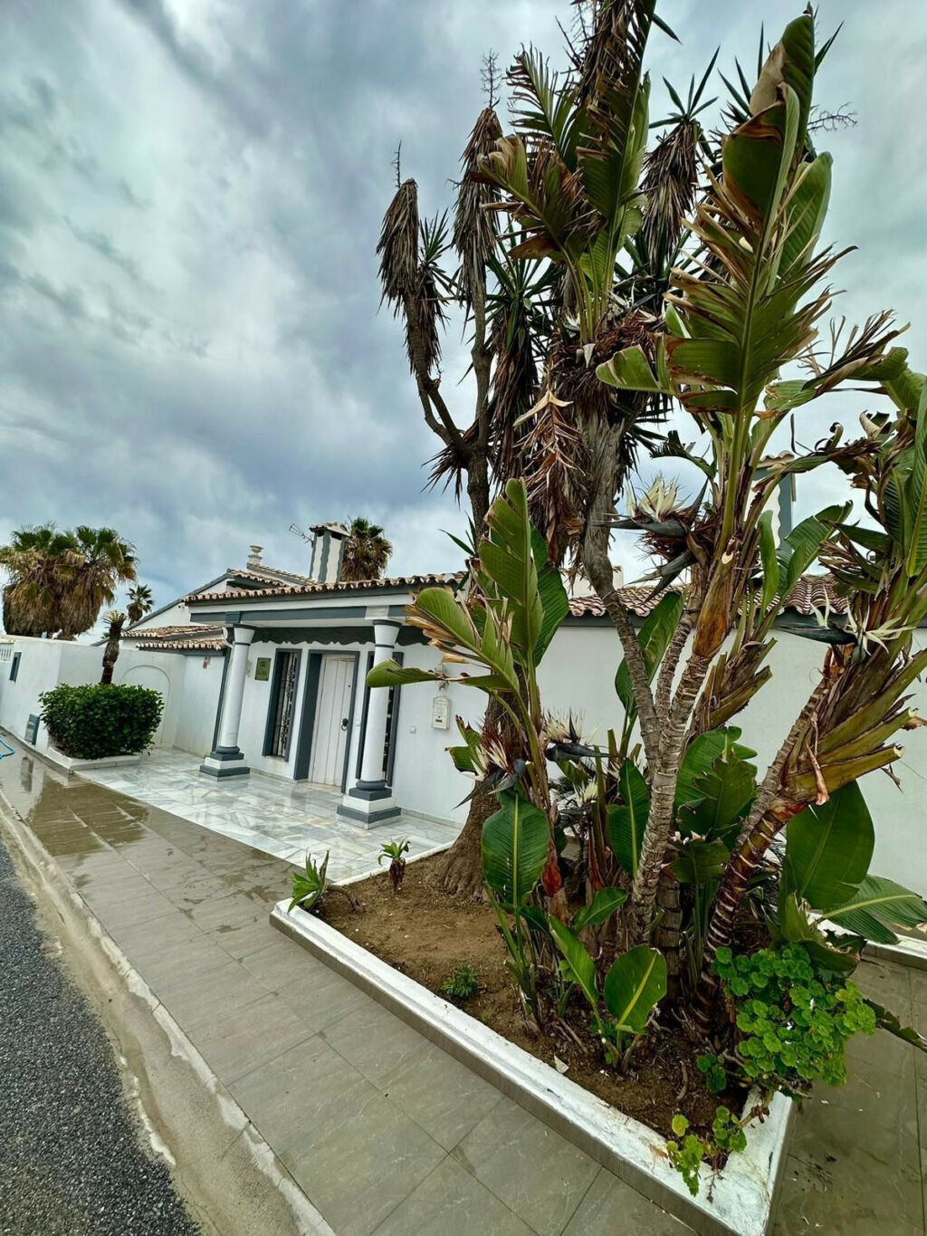 Detached Villa Estepona Málaga - image 25