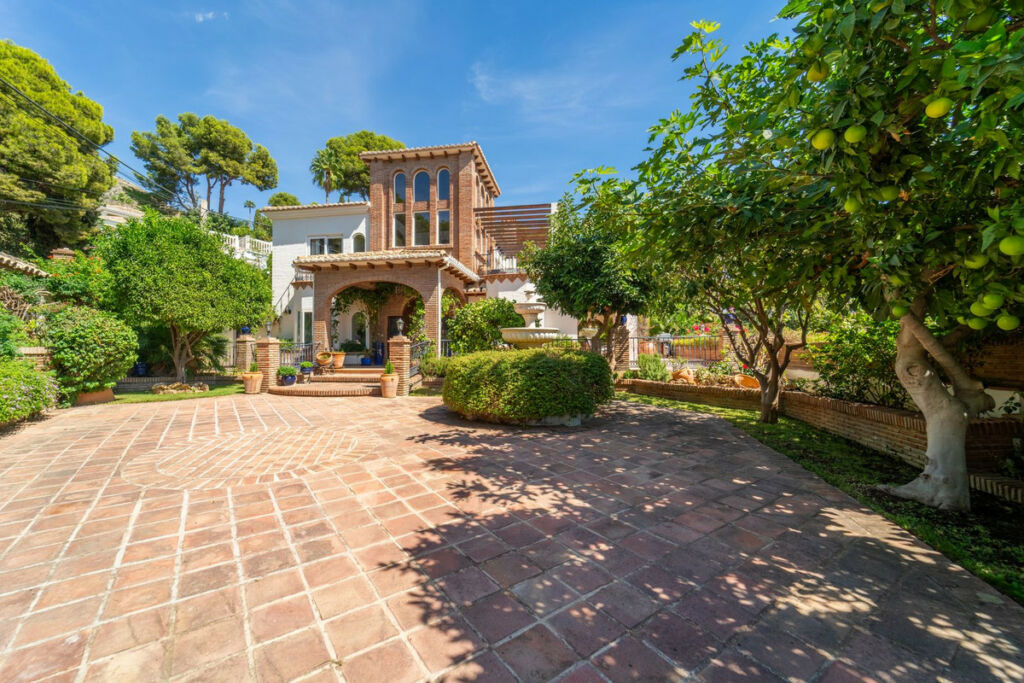 Detached Villa Benalmadena Málaga - image 26