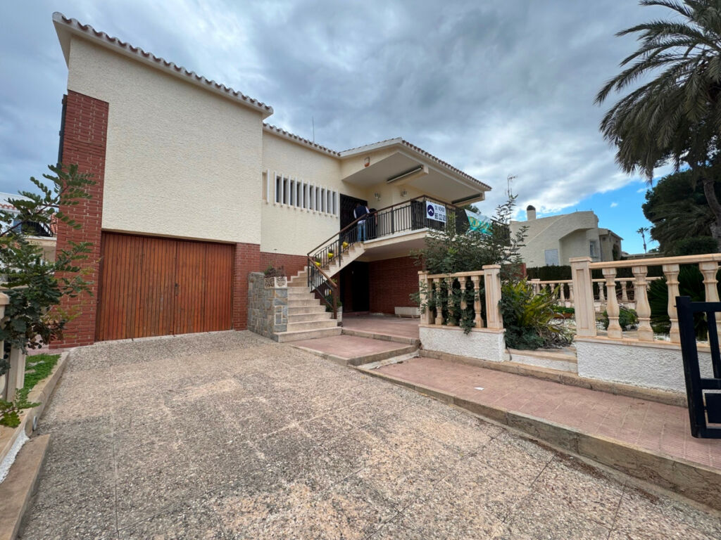 Detached Villa La Zenia Alicante - image 29