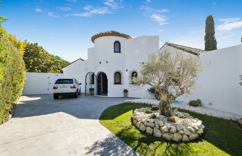 Detached Villa Las Chapas Málaga - image 26