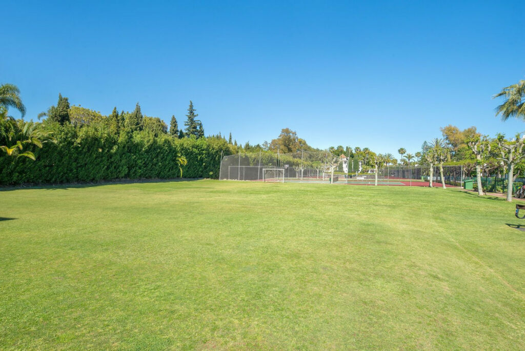 Ground Floor Apartment Estepona Málaga - image 27