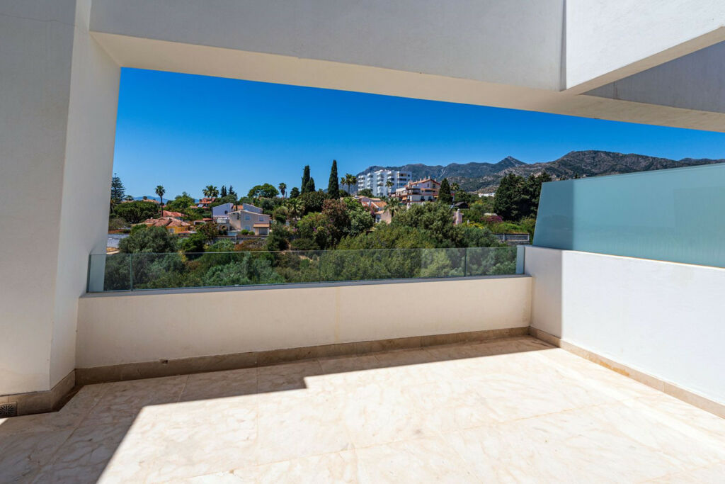 Semi-Detached House Río Real Málaga - image 26
