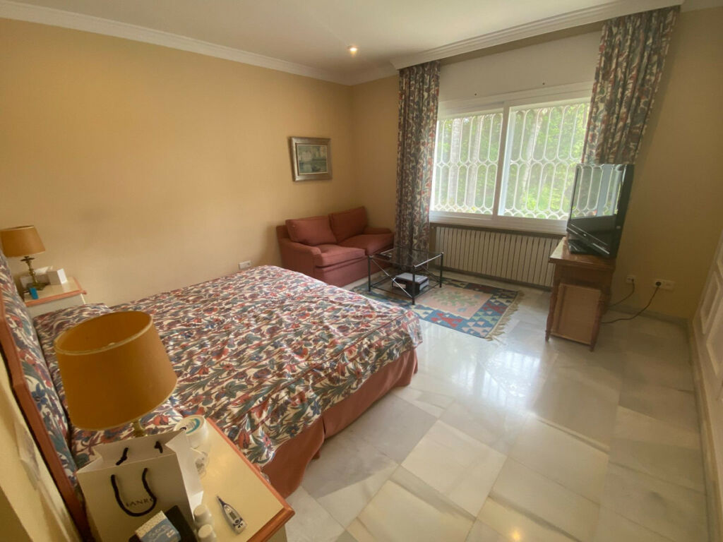 Detached Villa Guadalmina Baja Málaga - image 27