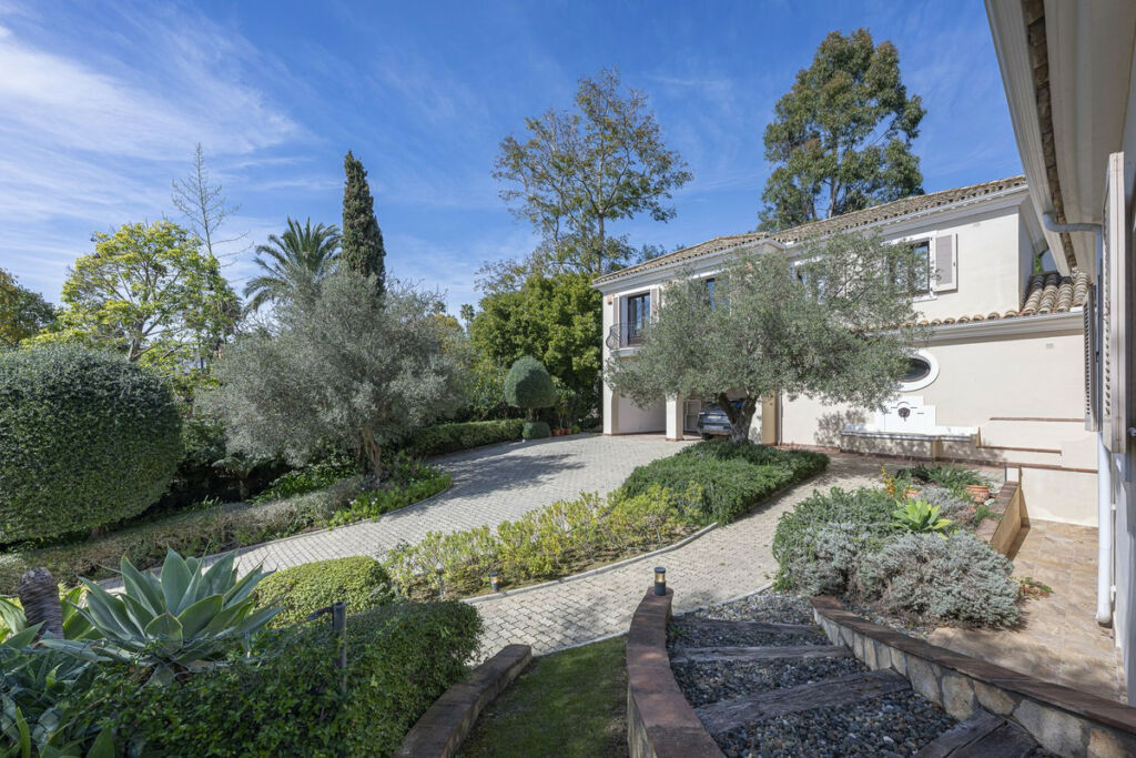 Detached Villa Sotogrande Cádiz - image 27