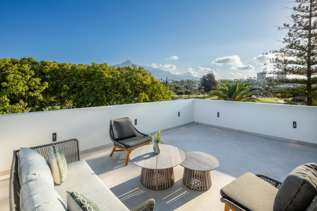 Detached Villa Nueva Andalucía Málaga - image 27
