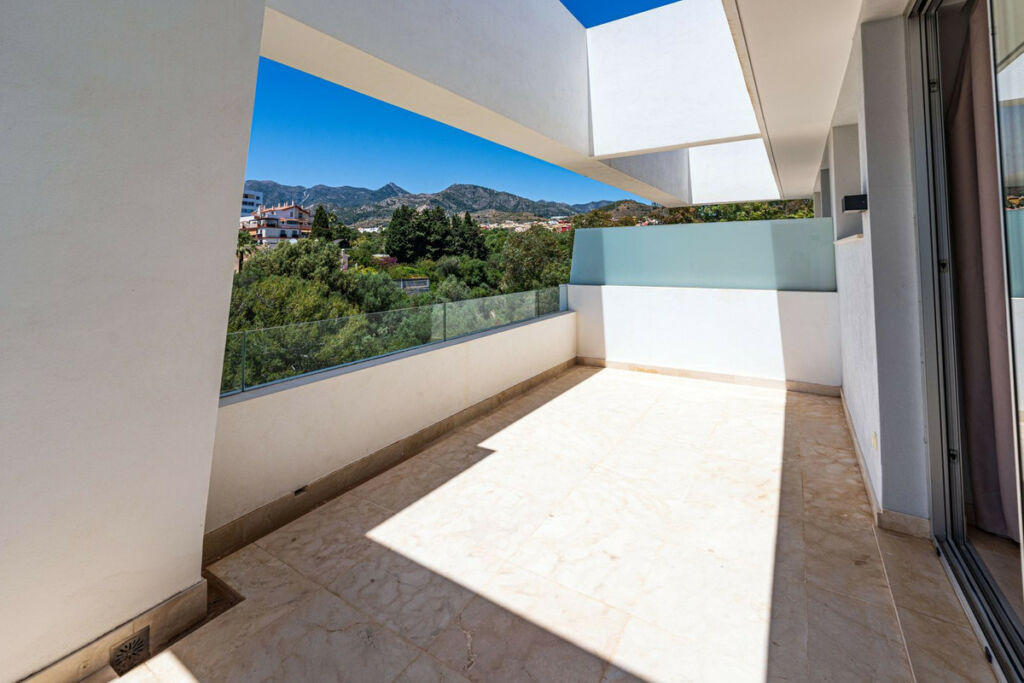 Semi-Detached House Río Real Málaga - image 27